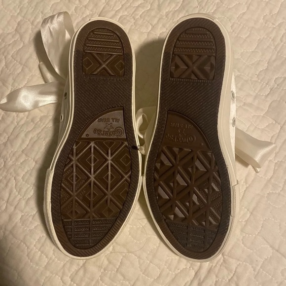 Converse - Picture 3 of 4